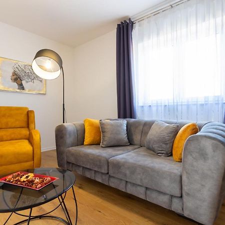 מאלינסקה Apartment Demo מראה חיצוני תמונה