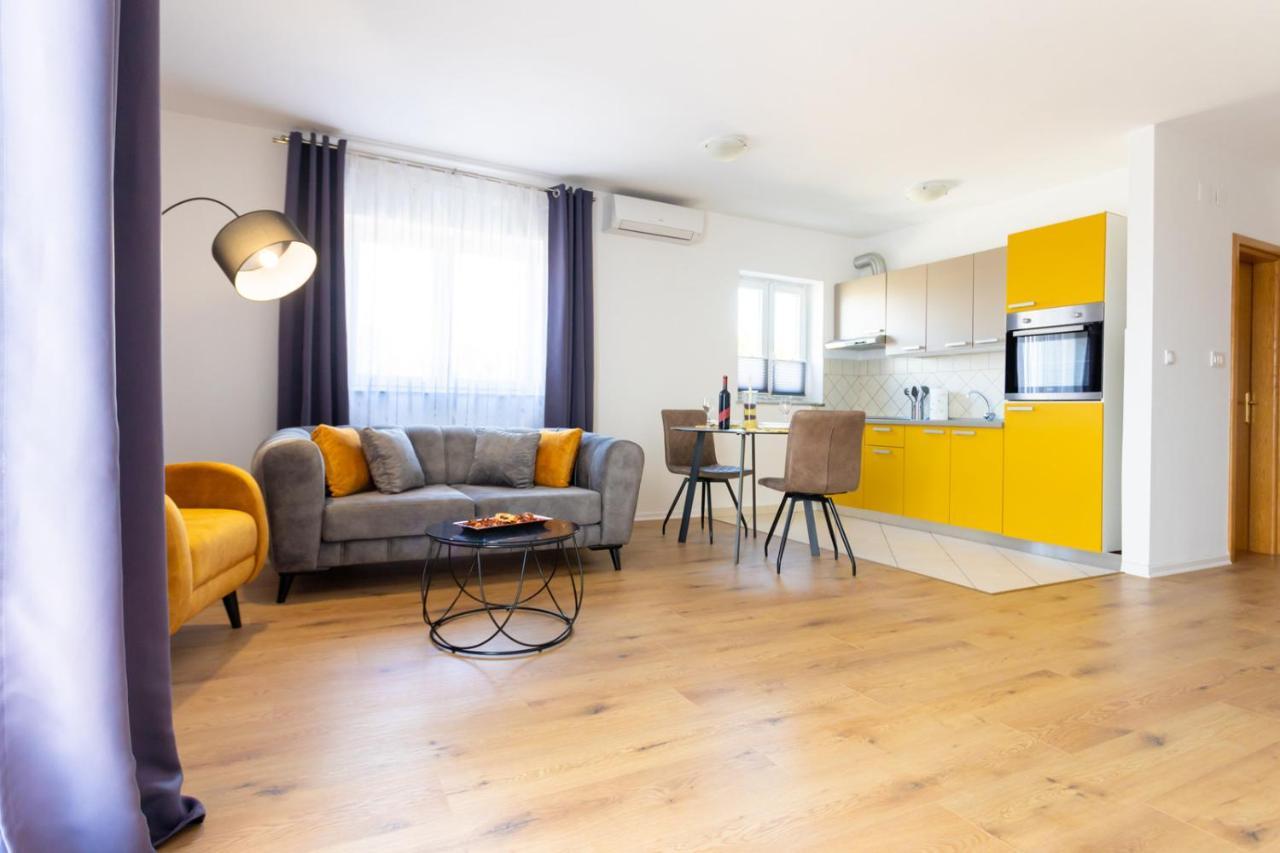 מאלינסקה Apartment Demo מראה חיצוני תמונה
