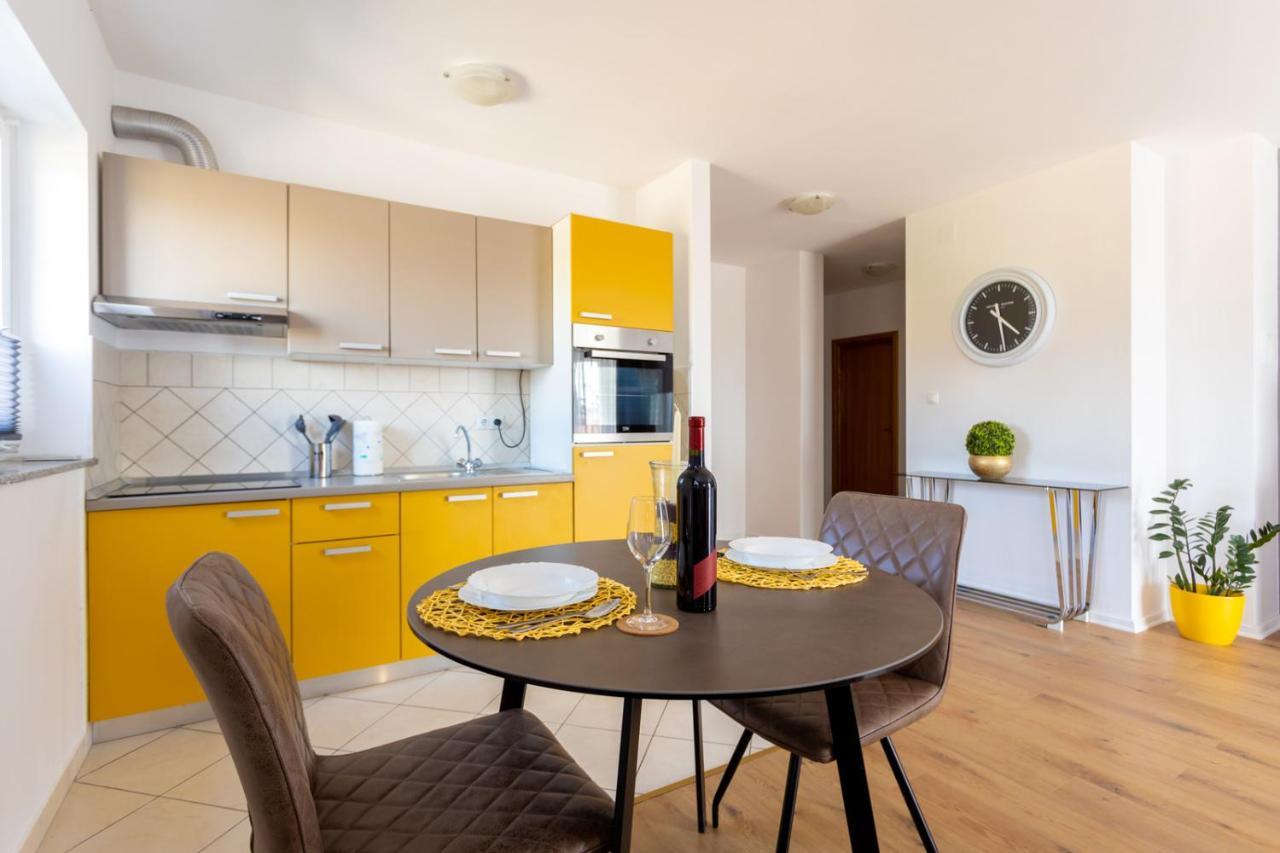 מאלינסקה Apartment Demo מראה חיצוני תמונה