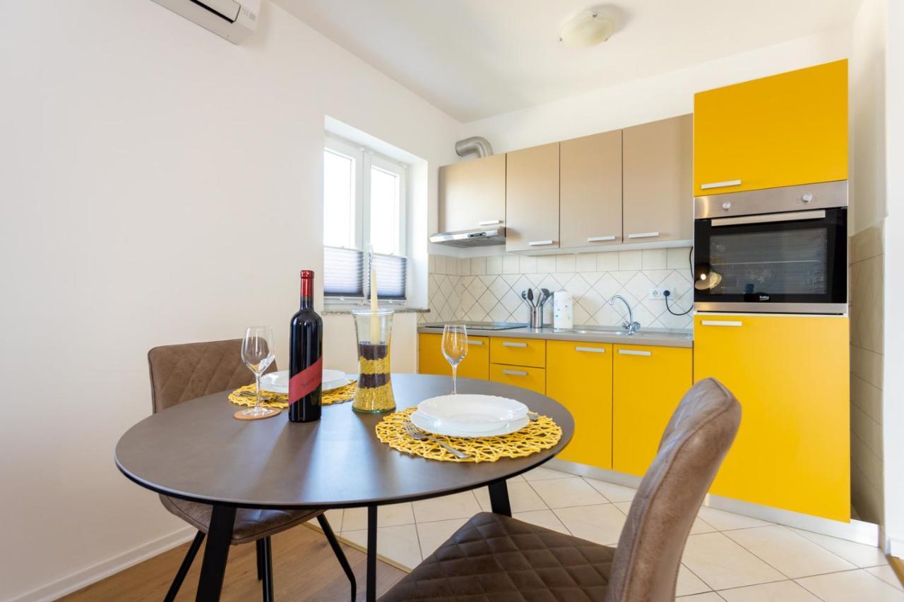 מאלינסקה Apartment Demo מראה חיצוני תמונה