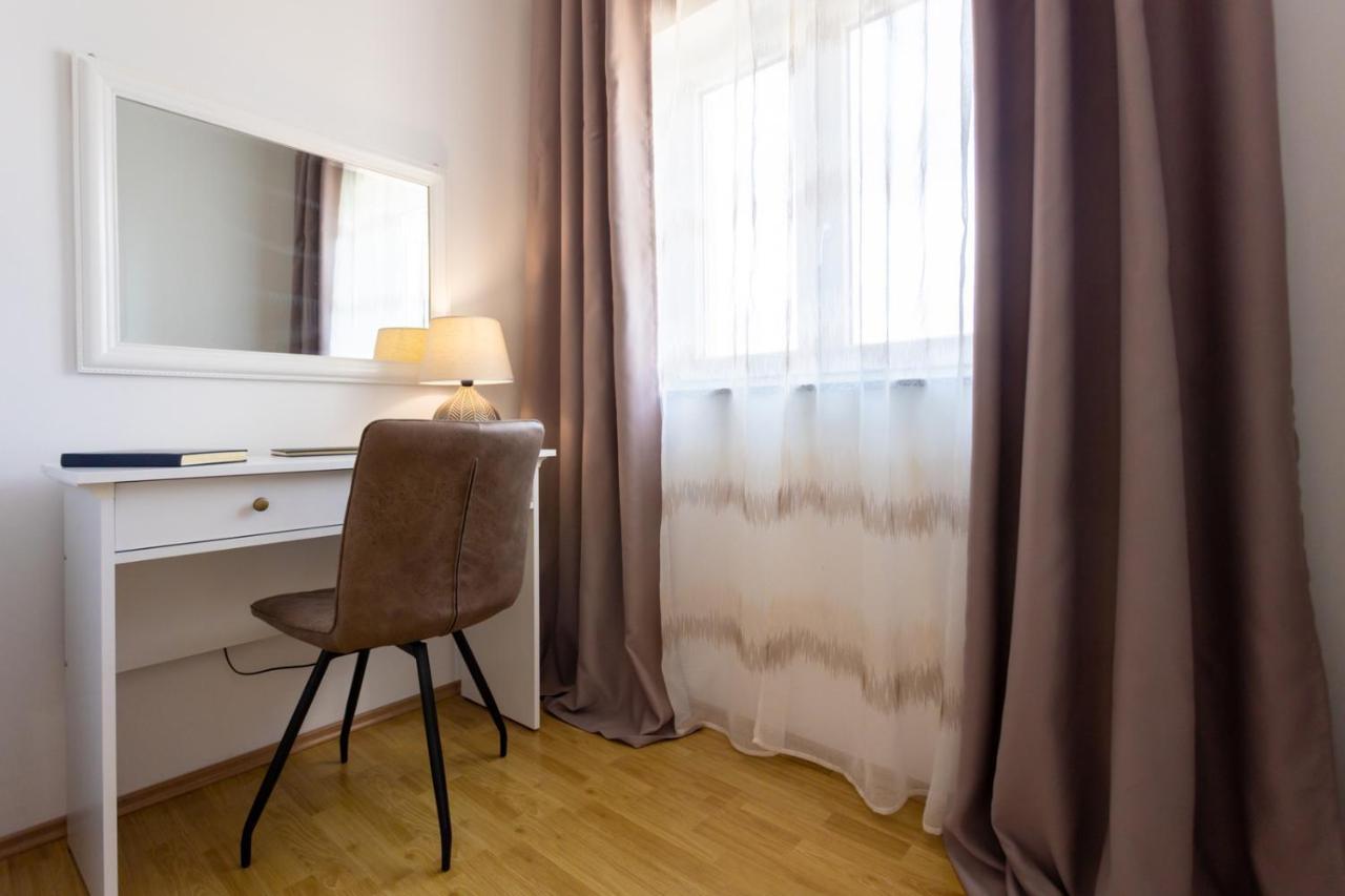 מאלינסקה Apartment Demo מראה חיצוני תמונה