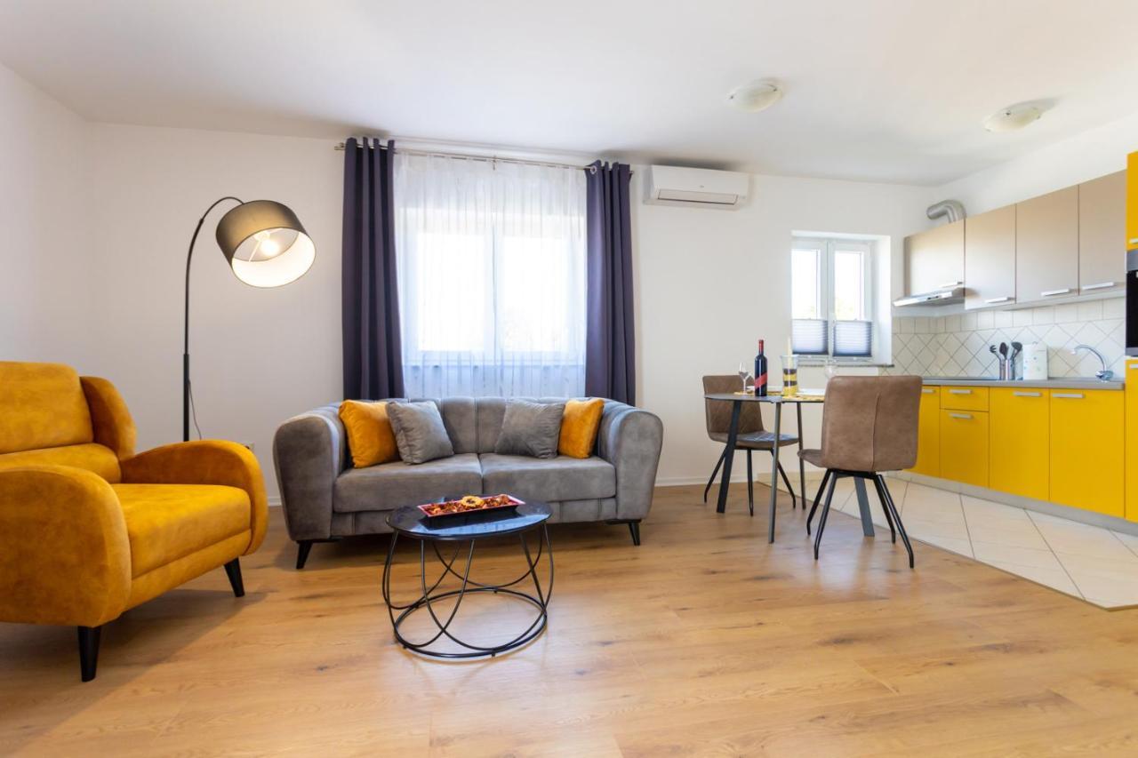 מאלינסקה Apartment Demo מראה חיצוני תמונה