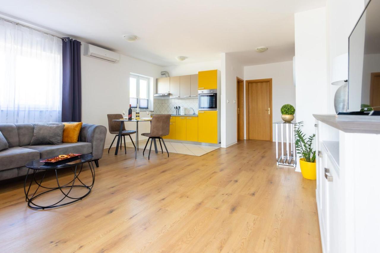 מאלינסקה Apartment Demo מראה חיצוני תמונה